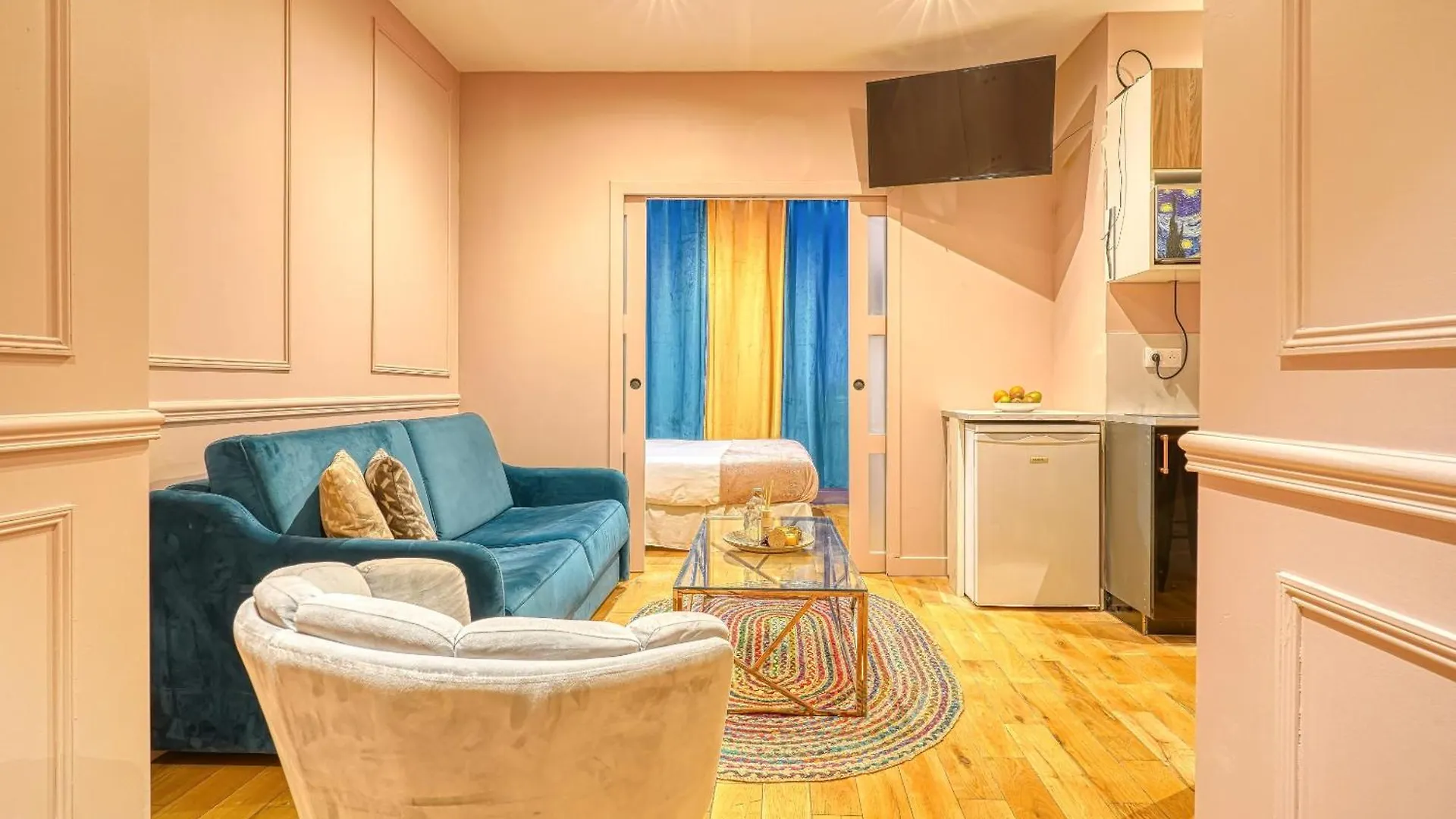 Suite Anna In Paris Republique